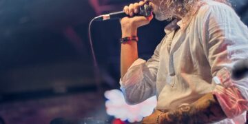 André Drago no palco como vocalista