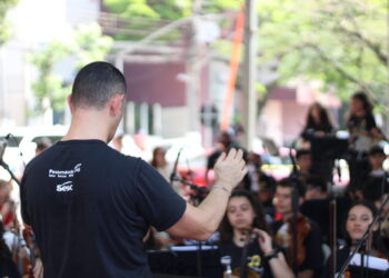 Orquestra é regida pelo maestro Renato Segati (Crédito: Cristiano Martinez)