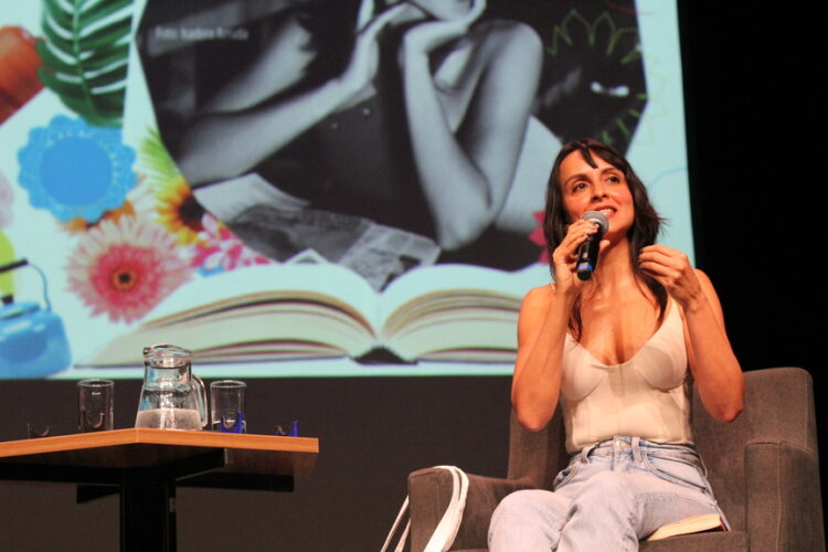 Aline Bei voltou a Maringá para participar da Semana Literária Sesc (Crédito: Cristiano Martinez)