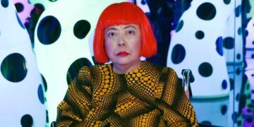 Morre Yayoi Kusama, a artista que transformou suas alucinações em pinturas com bolinhas