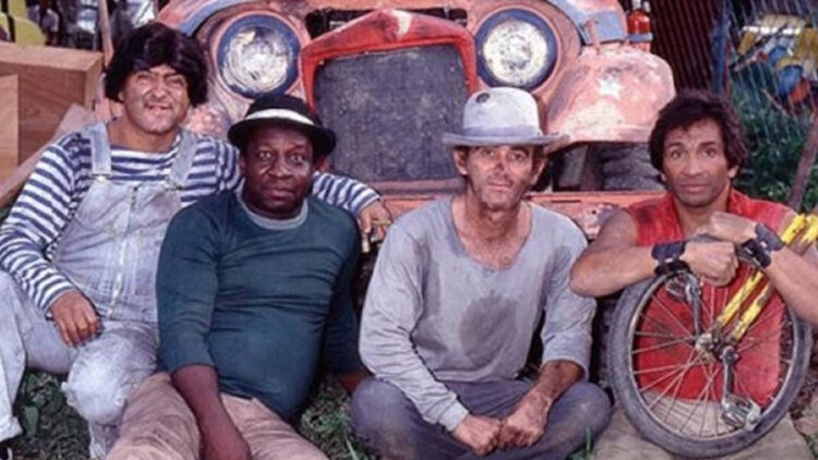 Grupo no filme 'Os Saltimbancos Trapalhões' (Crédito: Reprodução)