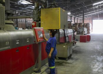 Produção industrial do Paraná cresce em junho, mas fecha semestre em desaceleração