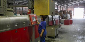 Produção industrial do Paraná cresce em junho, mas fecha semestre em desaceleração