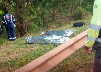 Três mulheres morrem em carro que caiu em poça d'água em Mandaguaçu