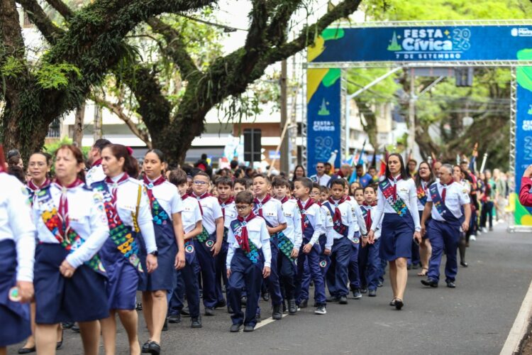 Prefeitura diz que 7 de Setembro em Maringá reuniu 7 mil pessoas