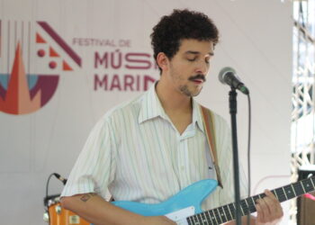 Samuel Amaro no palco do Festival de Música de Maringá 2026 (Crédito: Cristiano Martinez)