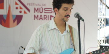 Samuel Amaro no palco do Festival de Música de Maringá 2026 (Crédito: Cristiano Martinez)