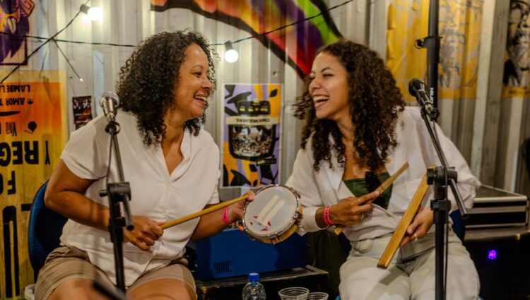 Amazelê Cosme e Damião traz Jandira e Clara com todas as vertentes do samba