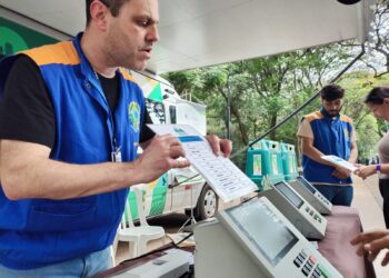 Van da Cidadania ficou estacionada no Parque do Ingá (Crédito: Cristiano Martinez)