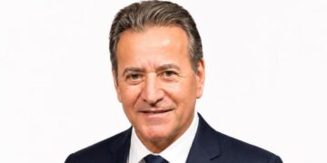 Ariovaldo Costa Paulo recebe Comenda Américo Marques Dias, da Acim
