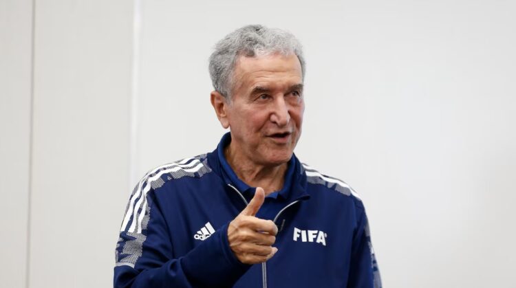 Carlos Alberto Parreira, que dirigiu a seleção na conquista