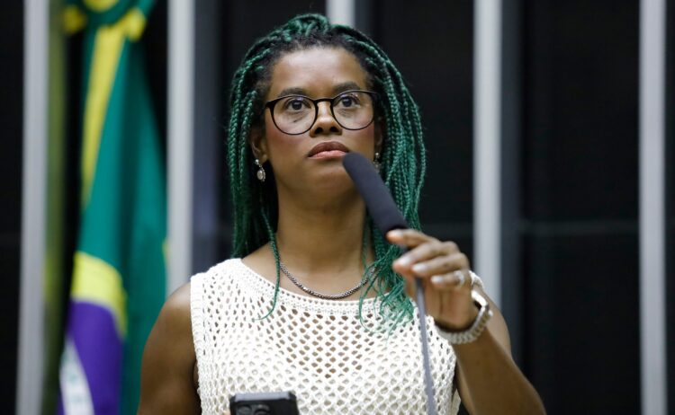 Carol Dartora destina R$ 176 milhões em políticas de impacto social e recusa uso de “emendas Pix”