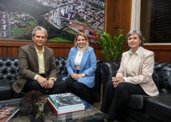 Majô Capdebosque assume prefeitura de Maringá