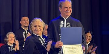 ulisses maia se torna membro honorário da Academia de Letras de Maringá