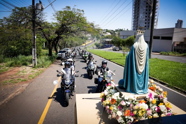 Motociclistas se reúnem em momento de fé em Maringá