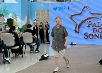 Pacientes oncológicos do Hospital da Criança de Maringá participam de desfile