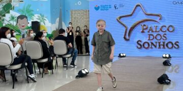 Pacientes oncológicos do Hospital da Criança de Maringá participam de desfile