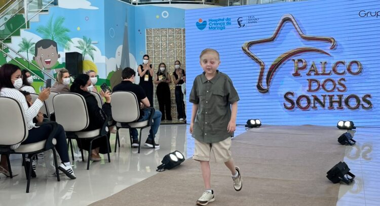 Pacientes oncológicos do Hospital da Criança de Maringá participam de desfile