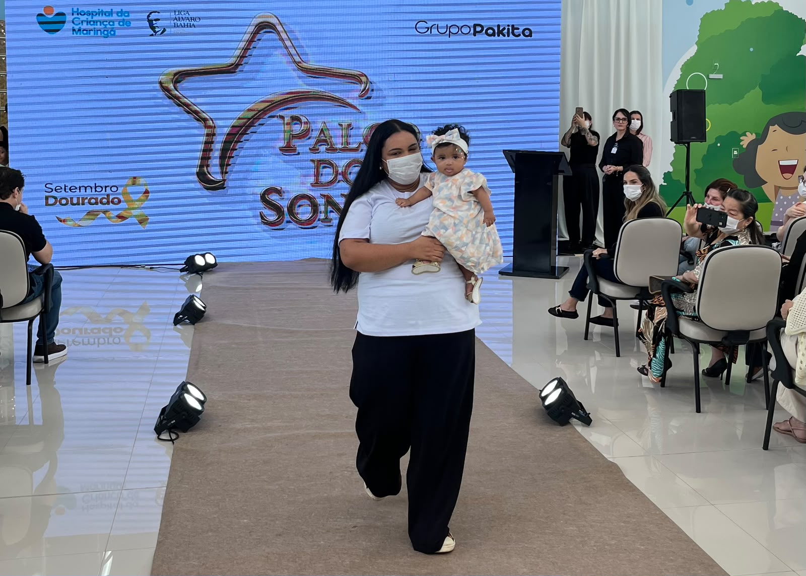 Pacientes oncológicos participam de desfile no Hospital da Criança de Maringá