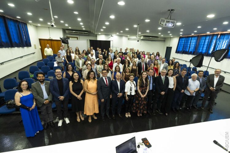 UEM empossa chefes de departamentos para o biênio 2026-2028