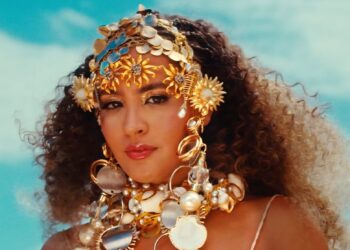 Aos 22 anos, baiana Sofia Pitta lança álbum de estreia que mistura MPB com pagodão, samba e arrocha
