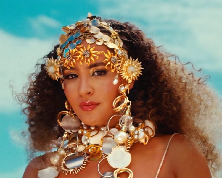 Aos 22 anos, baiana Sofia Pitta lança álbum de estreia que mistura MPB com pagodão, samba e arrocha