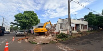 Prefeitura de Marialva inicia a demolição do antigo prédio da Agência do Trabalhador