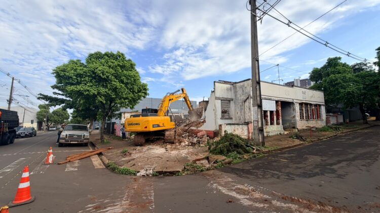 Prefeitura de Marialva inicia a demolição do antigo prédio da Agência do Trabalhador