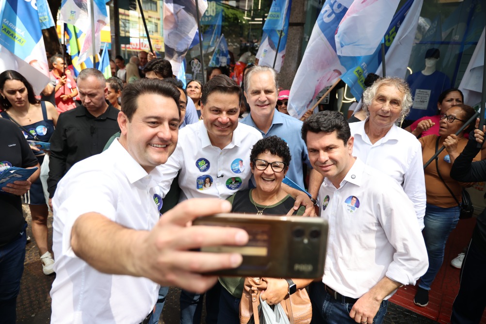Sandro Alex, Curi e Ulisses Maia fazem caminhada em Maringá com a participação do governador Ratinho Júnior