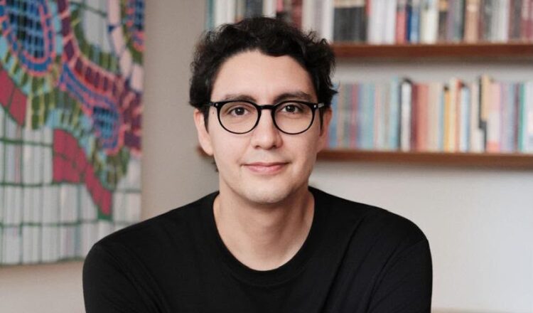 Psicólogo Vinícius Romagnolli lança o livro Nenhuma Paixão em Vão
