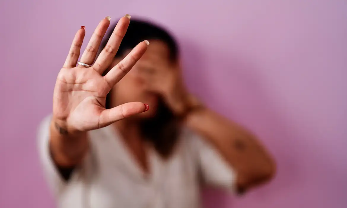 Palestrante Danny Arouca alerta que todos têm responsabilidade nos casos de violência doméstica
