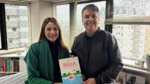Coletivo de profissionais da saúde lança livro nesta quinta-feira, em Curitiba