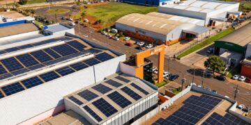 Complexo Industrial Grupo Multibelt com Painéis Solares (Crédito: Assessoria)