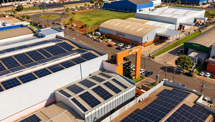 Complexo Industrial Grupo Multibelt com Painéis Solares (Crédito: Assessoria)