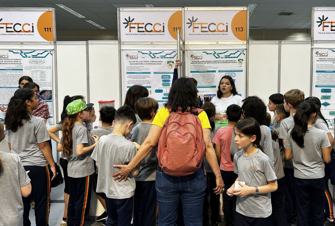 Fecci 2026 vai reunir milhares de jovens cientistas na maior feira de ciências do Paraná