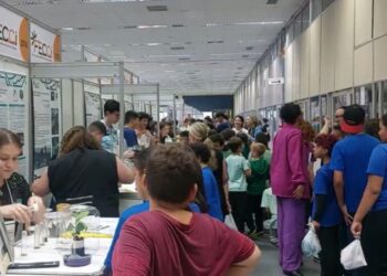 Fecci 2026 vai reunir milhares de jovens cientistas na maior feira de ciências do Paraná