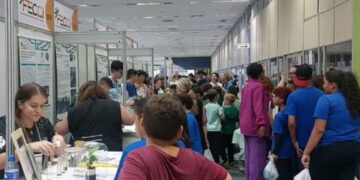 Fecci 2026 vai reunir milhares de jovens cientistas na maior feira de ciências do Paraná