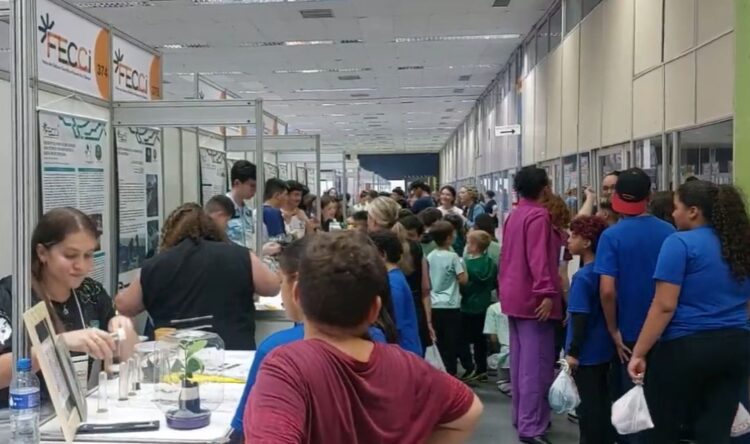 Fecci 2026 vai reunir milhares de jovens cientistas na maior feira de ciências do Paraná