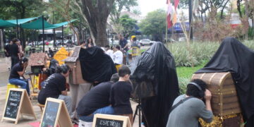 Sessões na manhã deste sábado, 10, na "praça das Pernambucanas" (Crédito: Cristiano Martinez)