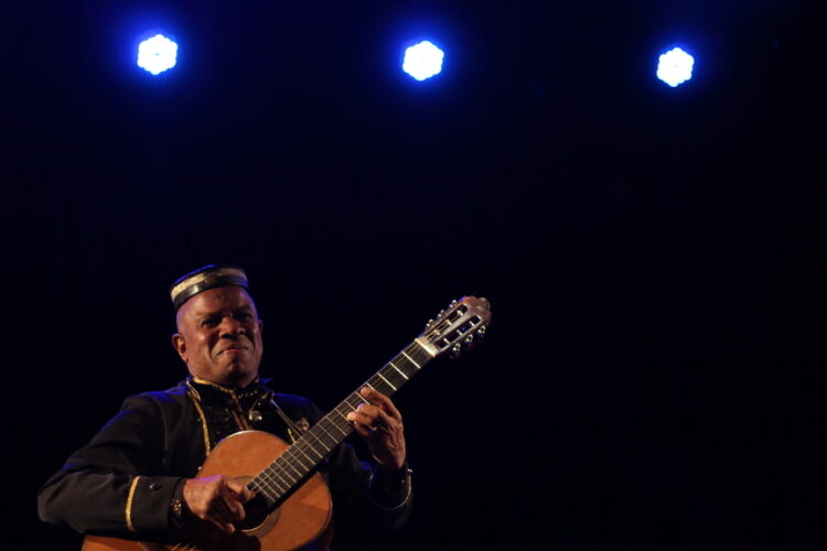Apresentação de Robson Miguel passeou pela história do violão e da música (Crédito: Cristiano Martinez)