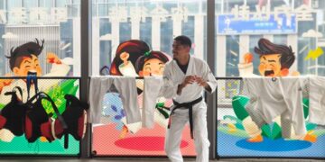 O instrutor de Jiu-Jitsu Brasileiro Renan Vieira treina na academia BUSHIDO Gym, em Shanghai, leste da China, em 11 de setembro de 2026. (Xinhua/You Zhixin)