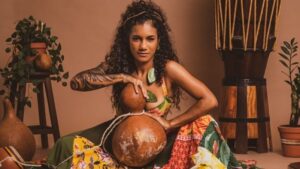 Hoje tem Batucajé, tem canto, dança, bumba meu boi, Poli e até acarajé