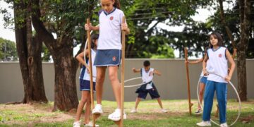 Escolas de tempo integral ganham novas atividades e enriquecem rotina dos alunos com música, dança e circo