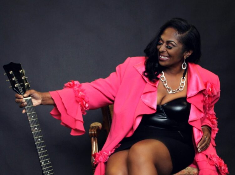 Claudette King, filha de B.B. King, se apresenta em Maringá