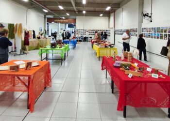 aberta exposição arte que acolhe, cultura que inspira dos alunos da Unati