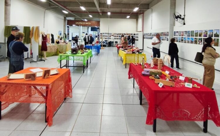 aberta exposição arte que acolhe, cultura que inspira dos alunos da Unati