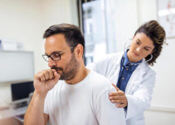 Médica explica por que o monitoramento de vírus respiratórios deve continuar no Paraná