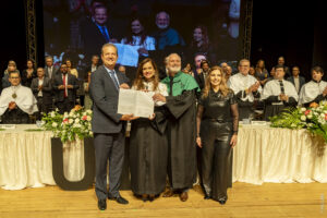 Gisele Mendes assume Reitoria da UEM e um orçamento de R$ 1 bilhão