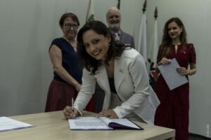 Jornalista Adriana Cardoso é a nova titular da Comunicação da UEM