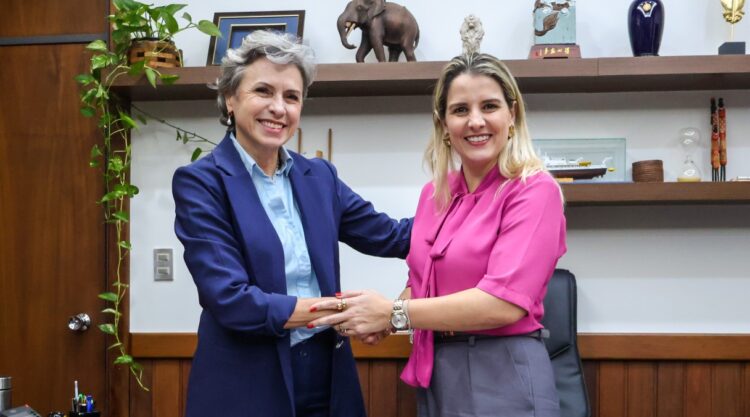 Vice-prefeita Sandra Jacovós reassume a prefeitura de Maringá